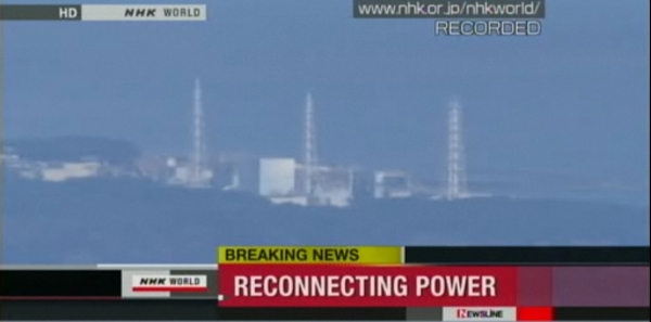 TV-Bilder: Wiederherstellung der Stromleitung am AKW Fukushima, dts Nachrichtenagentur