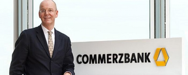 Commerzbank-Logo und Vorstand Blessing, Commerzbank AG, über dts Nachrichtenagentur