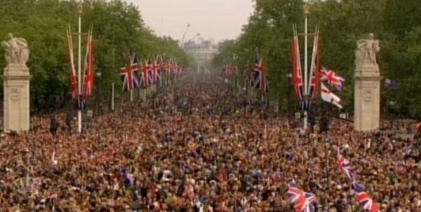 Gästemassen vor dem Buckingham Palace nach der Hochzeit von Prinz William und Kate Middleton, BBC, über dts Nachrichtenagentur