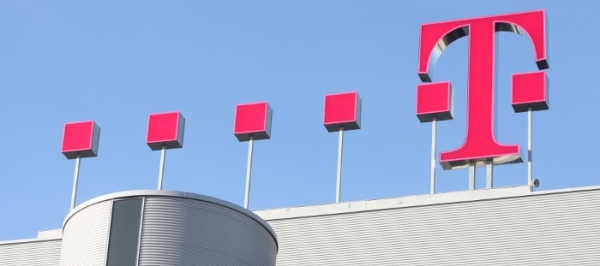 Telekom Logo auf dem Dach , Deutsche Telekom, über dts Nachrichtenagentur