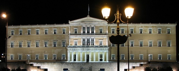 Griechisches Parlamentsgebäude bei Nacht, dts Nachrichtenagentur