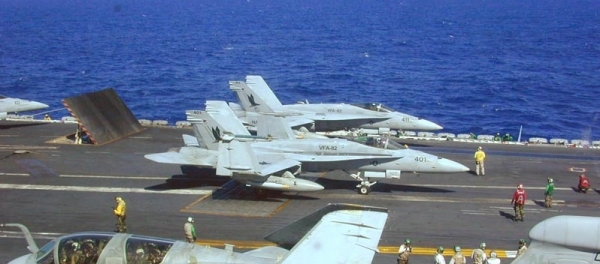 US-Kampfflugzeuge an Bord eines Flugzeugträgers, dts Nachrichtenagentur