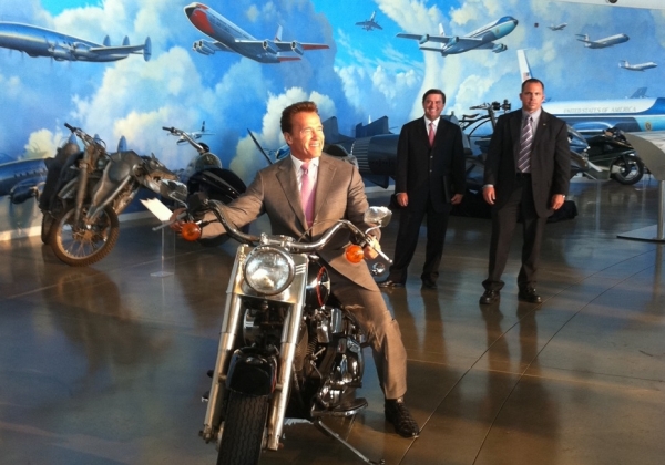 Arnold Schwarzenegger auf Terminator-Motorrad, dts Nachrichtenagentur