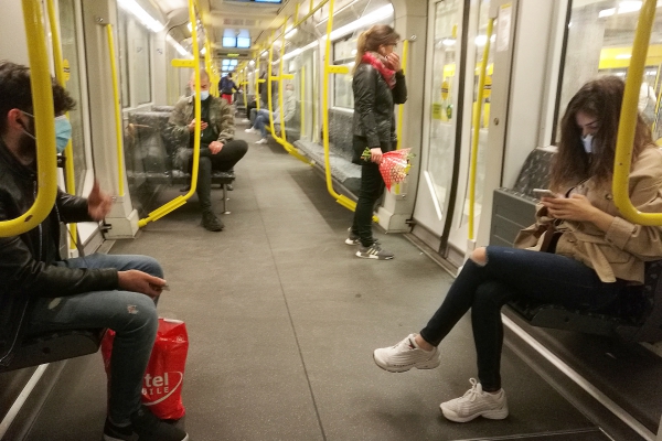 Passagiere in einer U-Bahn, über dts Nachrichtenagentur