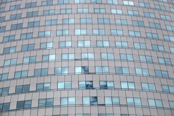 Glasfassade an einem Bürohaus, über dts Nachrichtenagentur