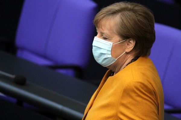 Angela Merkel mit Mundschutz, über dts Nachrichtenagentur