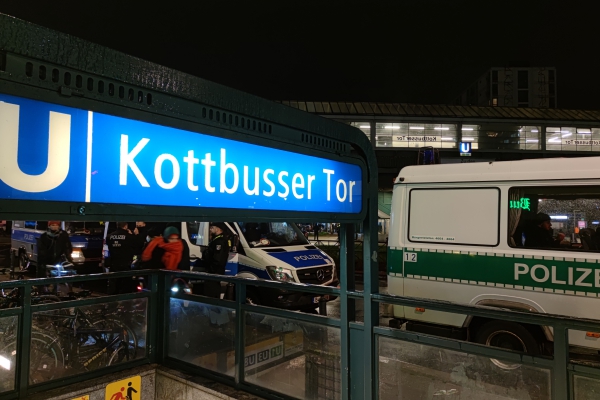 Polizei am 15.04.2021 am Kottbusser Tor in Berlin, über dts Nachrichtenagentur