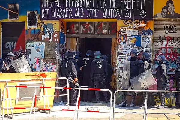 Polizeieinsatz in der Rigaer Straße 94 am 17.06.2021, über dts Nachrichtenagentur