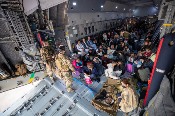 Menschen aus dem 2. Afghanistan-Evakuierungsflug am 17.08.2021, GAF,  Text: über dts Nachrichtenagentur