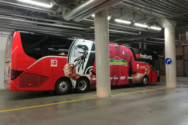 Mannschaftsbus des SC Freiburg, über dts Nachrichtenagentur