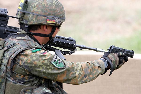 Bundeswehr-Soldat mit Pistole, über dts Nachrichtenagentur