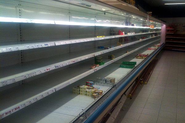 Leere Einkaufsregale in einem Supermarkt (Symbolbild), über dts Nachrichtenagentur