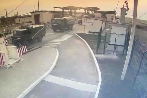 Russische Militärfahrzeuge an der Grenze zur Krim,  Text: über dts Nachrichtenagentur