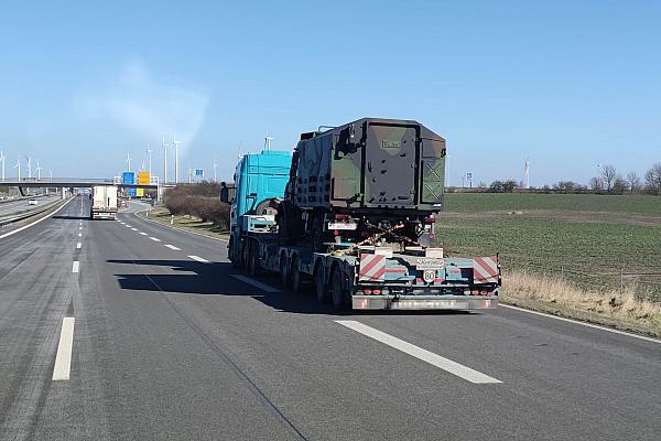 Militärtransport auf der Autobahn, über dts Nachrichtenagentur