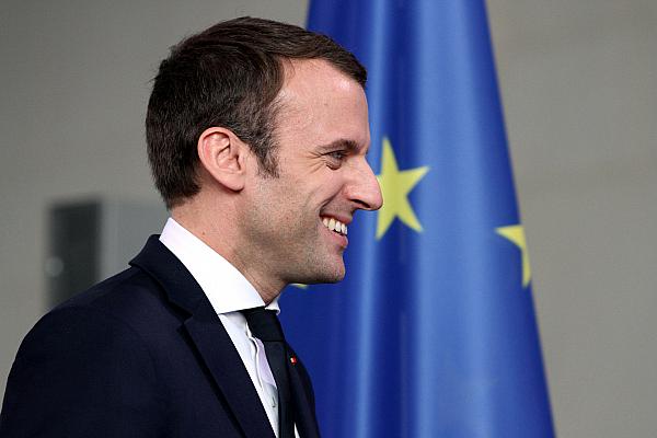 Emmanuel Macron vor EU-Fahne, über dts Nachrichtenagentur