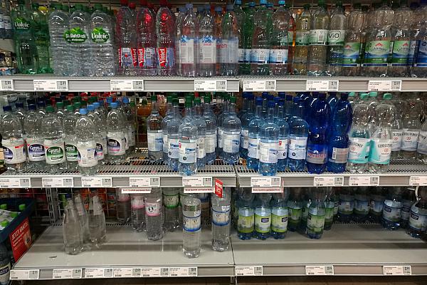 Wasserflaschen, über dts Nachrichtenagentur