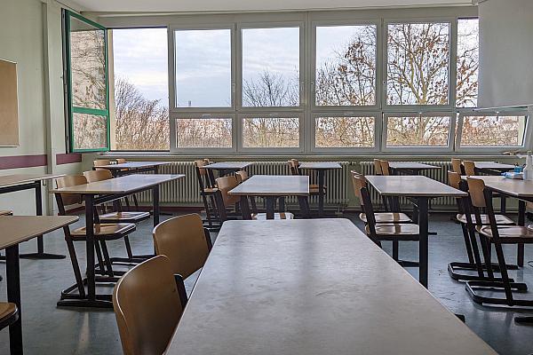 Klassenraum in einer Schule - ohne Lehrer , über dts Nachrichtenagentur