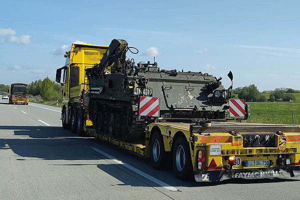 Panzer-Transport auf der Autobahn, über dts Nachrichtenagentur