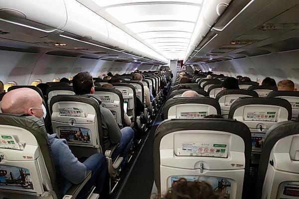 Flugpassagiere während der Coronakrise, über dts Nachrichtenagentur