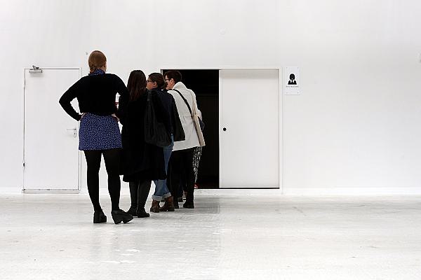 Frauen vor einer Toilette, über dts Nachrichtenagentur