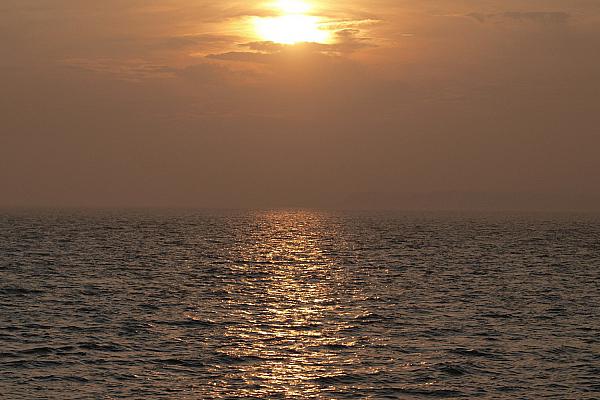 Sonnenuntergang über dem Meer, über dts Nachrichtenagentur