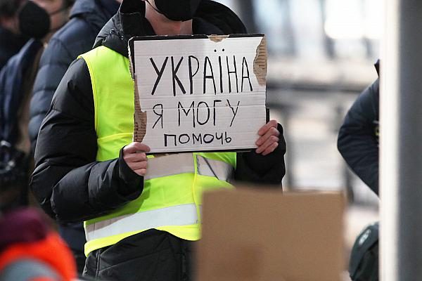 Mit diesem Schild wurden ukrainische Flüchtlinge in Deutschland begrüßt, über dts Nachrichtenagentur