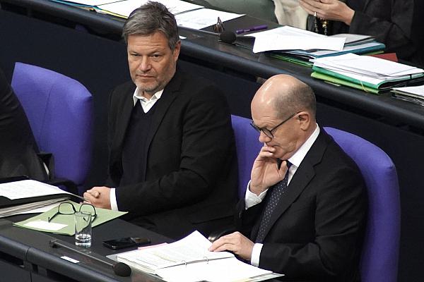 Robert Habeck und Olaf Scholz am 14.12.2022 im Bundestag, über dts Nachrichtenagentur
