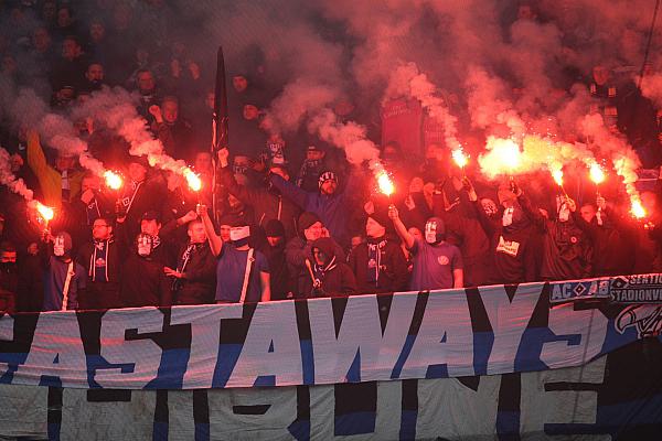 Fußball-Fans mit Pyrotechnik, über dts Nachrichtenagentur