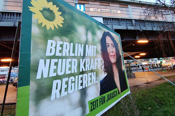Grünen-Plakat zur Wiederholungswahl in Berlin am 12.02.2023, über dts Nachrichtenagentur