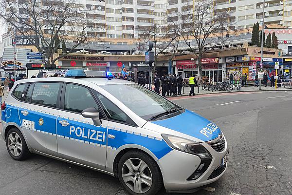 Polizei in Berlin - Kreuzberg vor der 