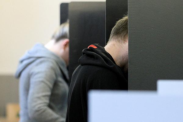 Wähler in einem Wahllokal (Archiv), über dts Nachrichtenagentur