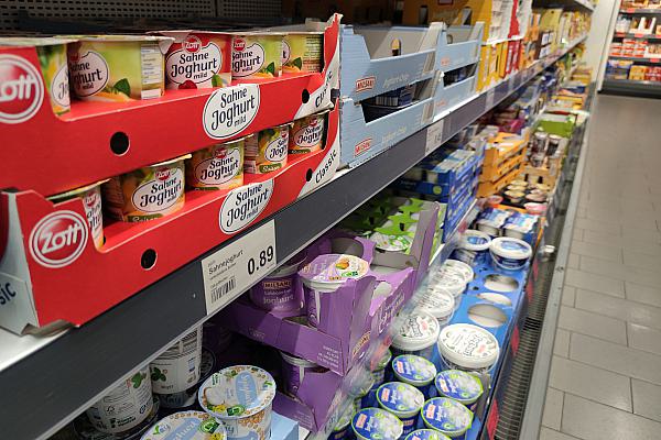 Joghurt in einem Supermarktregal, über dts Nachrichtenagentur