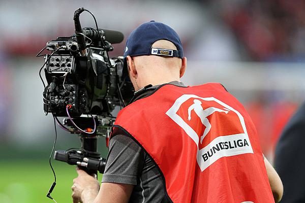 Kameramann bei Bundesligaspiel (Archiv), über dts Nachrichtenagentur