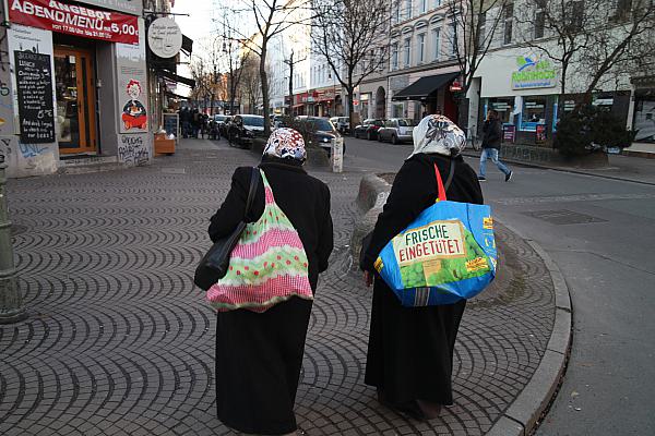 Zwei Frauen mit Kopftuch in Berlin-Kreuzberg (Archiv), über dts Nachrichtenagentur