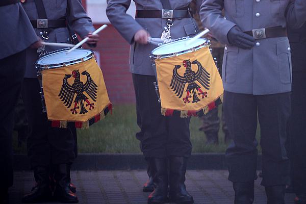 Bundeswehr-Soldaten beim Großen Zapfenstreich (Archiv), über dts Nachrichtenagentur