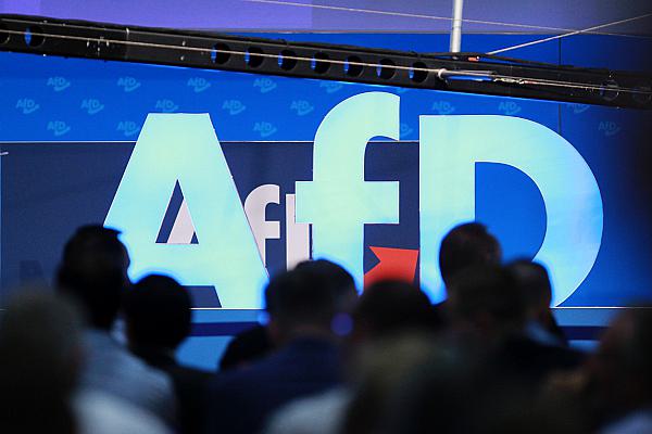 AfD-Logo auf Bundesparteitag (Archiv), über dts Nachrichtenagentur
