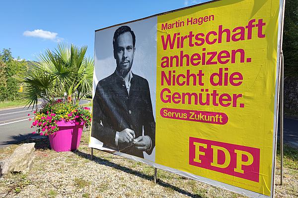 FDP-Wahlplakat zur Landtagswahl in Bayern 2023 mit Martin Hagen, über dts Nachrichtenagentur