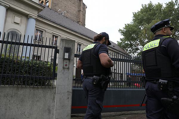 Polizei vor Synagoge am 13.10.2023, über dts Nachrichtenagentur