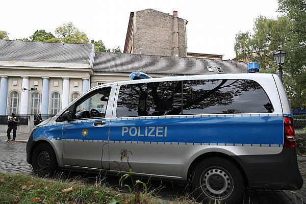 Polizei vor Synagoge am 13.10.2023, über dts Nachrichtenagentur