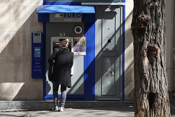 Geldautomat in Frankreich (Archiv), über dts Nachrichtenagentur
