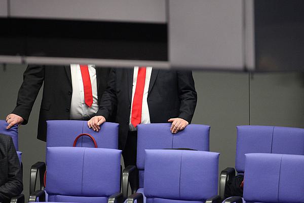 Zwei Bundestagsabgeordnete (Archiv), über dts Nachrichtenagentur