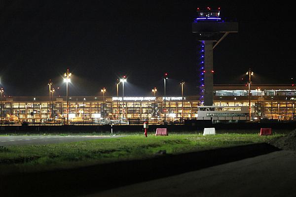 Flughafen BER bei Nacht (Archiv), über dts Nachrichtenagentur