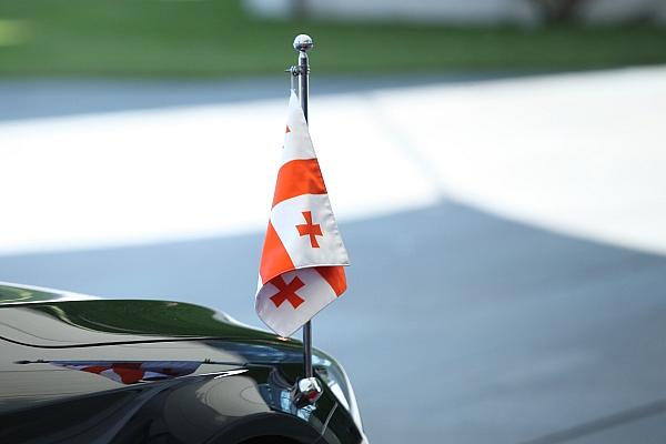 Auto mit Fahne von Georgien (Archiv), über dts Nachrichtenagentur
