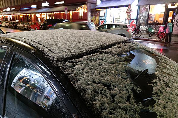 Schnee auf Autodach (Archiv), über dts Nachrichtenagentur