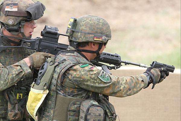Bundeswehr-Soldat mit Pistole (Archiv), via dts Nachrichtenagentur