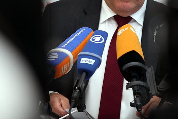 Mikrophone der Öffentlich-Rechtlichen (Archiv), via dts Nachrichtenagentur