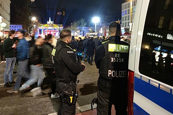 Polizei vor dem Brandenburger Tor (Archiv), via dts Nachrichtenagentur