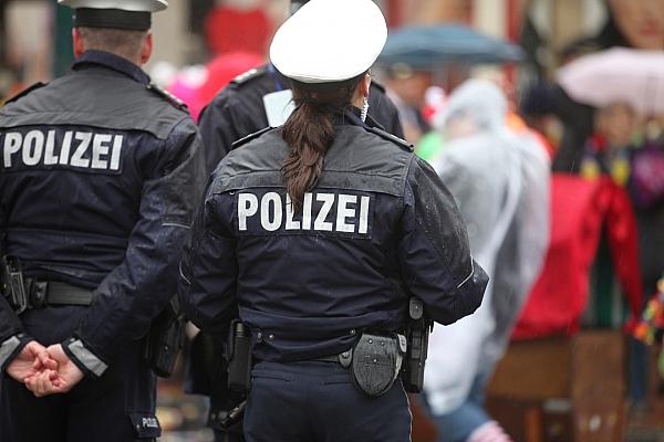 Polizei im Karneval (Archiv), via dts Nachrichtenagentur
