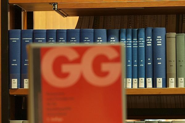 Ausgabe des Grundgesetzes in einer Bibliothek (Archiv), via dts Nachrichtenagentur
