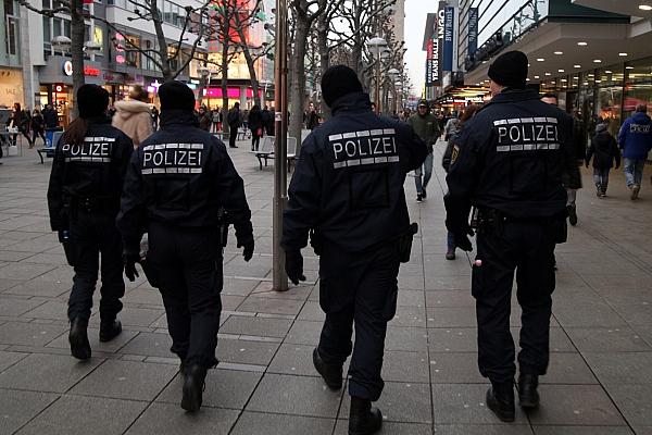Polizei in einer Fußgängerzone (Archiv), via dts Nachrichtenagentur